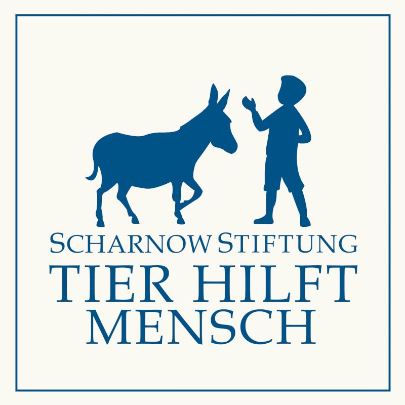 Logo von Scharnow-Stiftung Tier hilft Mensch: Ein Kind mit einem Esel